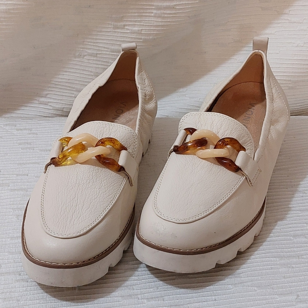 Vionic Cream Loafers with Tortoiseshell Chain Accent
